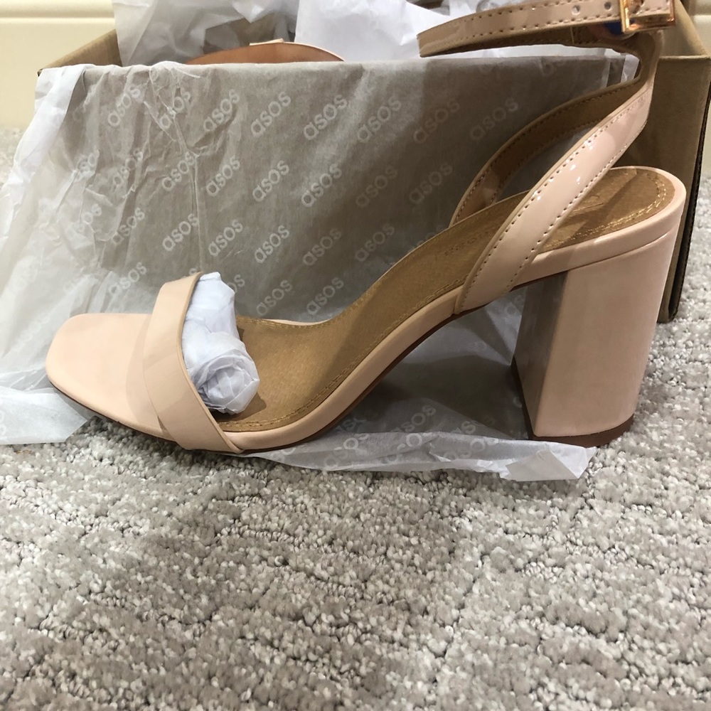 Brand new nude block heels